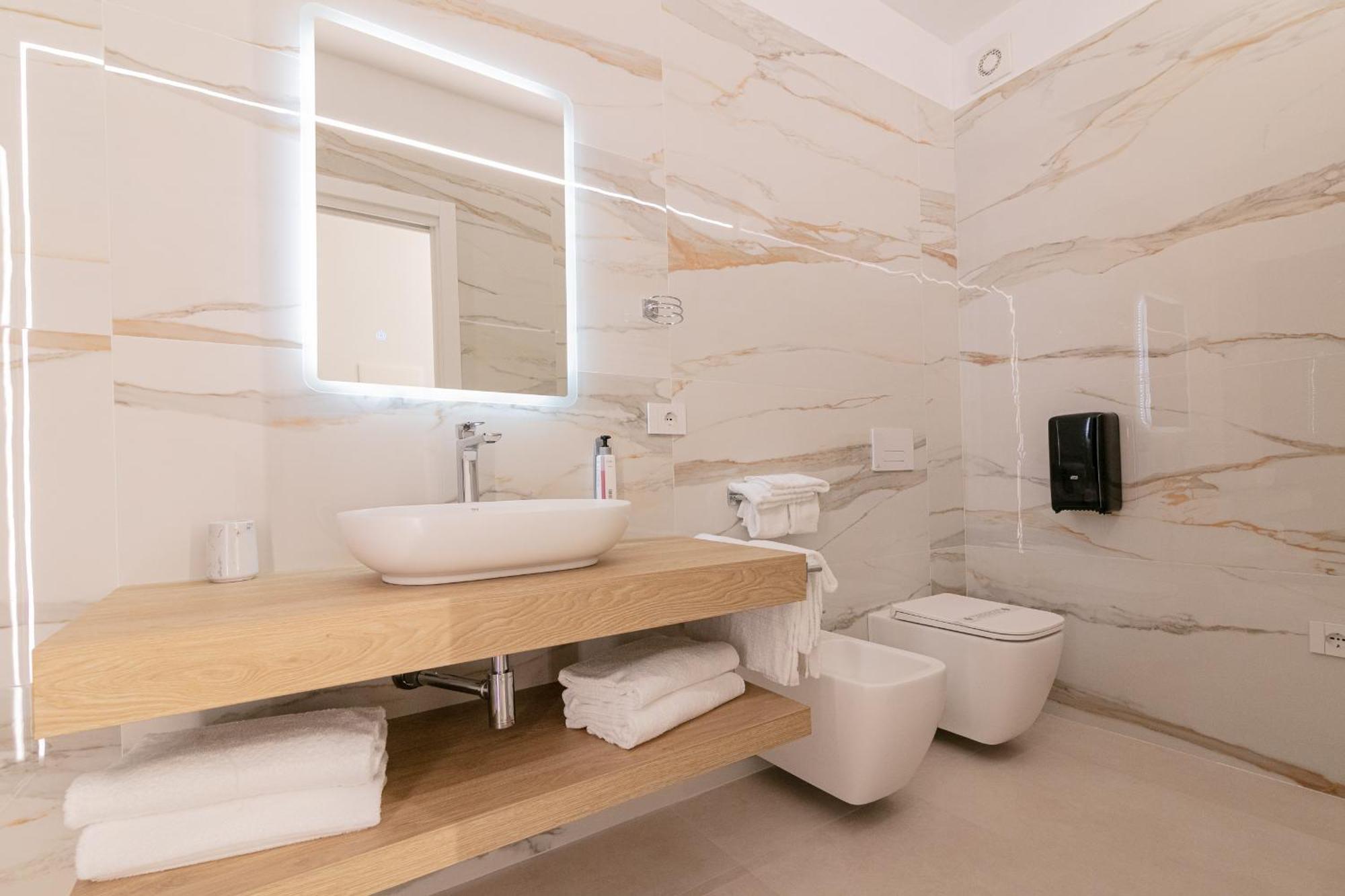 King'S Rooms Termoli Luaran gambar